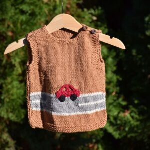 kézzel kötött kisfiú mellény