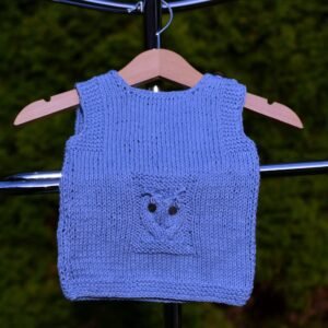 kézzel kötött kisfiú mellény