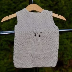 kézzel kötött kisfiú mellény