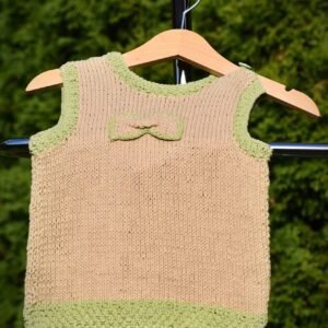 kézzel kötött kisfiú mellény