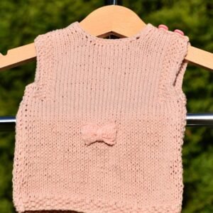 kézzel kötött kislány mellény