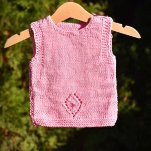kézzel kötött kislány mellény