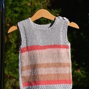 kézzel kötött kislány mellény
