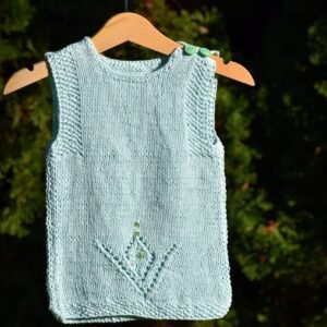 kézzel kötött kislány mellény
