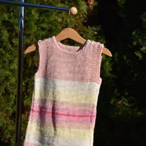 kézzel kötött kislány mellény