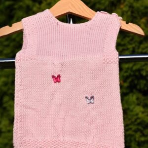 kézzel kötött kislány mellény