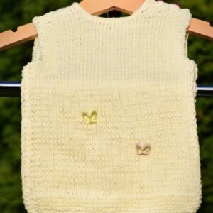 kézzel kötött kislány mellény