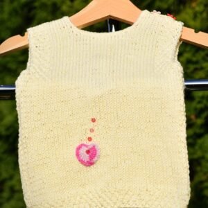 kézzel kötött kislány mellény