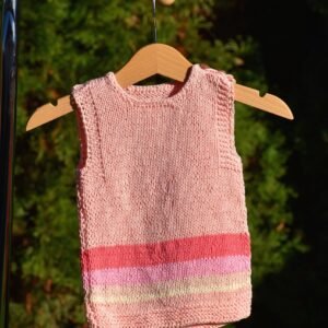kézzel kötött kislány mellény