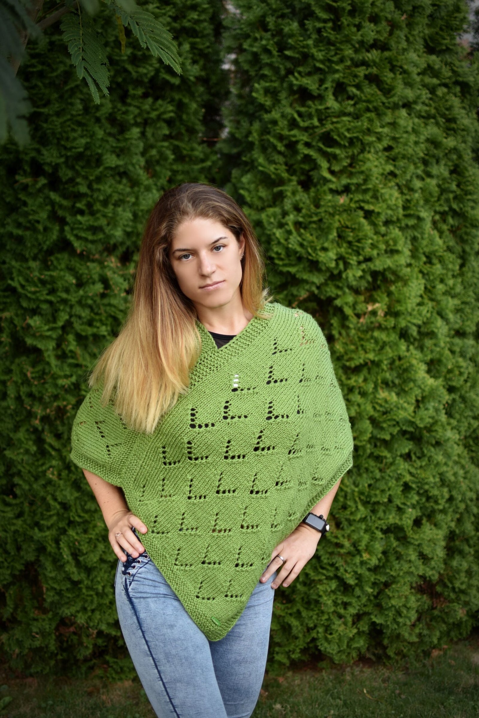 kézzel kötött anti-philling alapú poncsó kézzel kötött anti-philling alapú poncsó