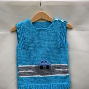 kézzel kötött kisfiú mellény